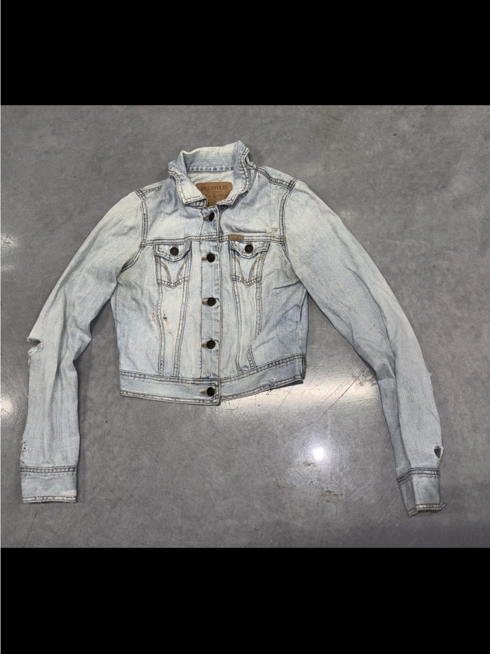 Hollister Y2K Light Wash Distressed Cropped Denim Trucker Jacket Size Medium